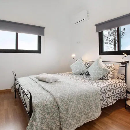 Maravilha Da Costa *